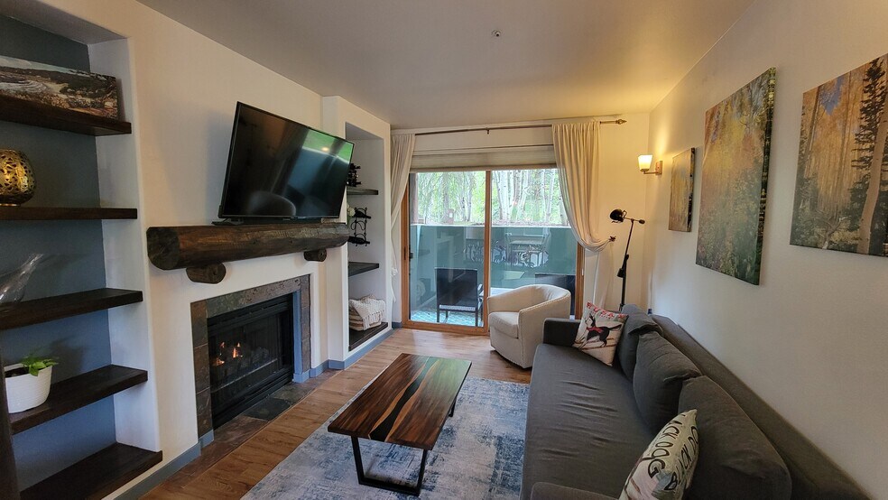 Cozy fireplace in living room - 1600 Pinebrook Blvd