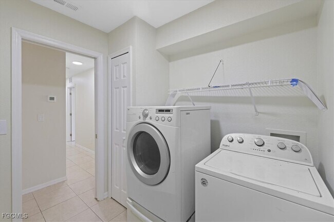 Building Photo - 1529 SW 15th Pl