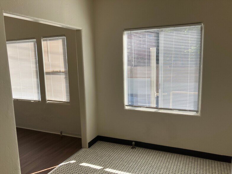 Building Photo - 2625 Ivy Dr