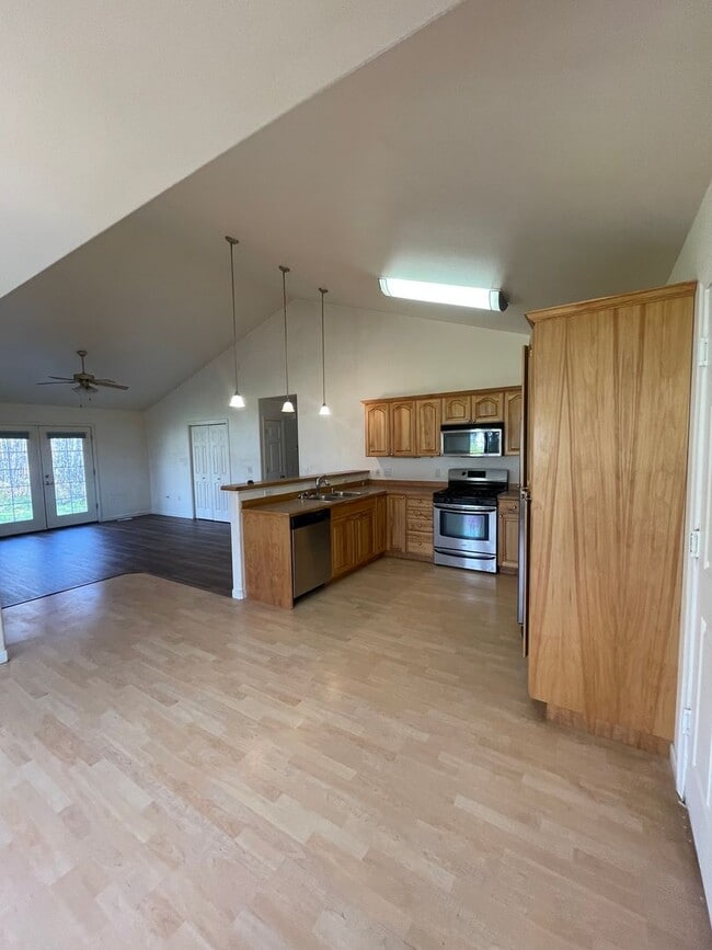 Building Photo - Ranch style 3bedroom/2 bathroom with an Oversized two car garage +giant carport!  Large private l...