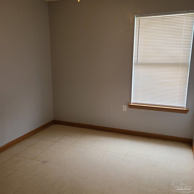 Building Photo - 1420 N 52nd Ave