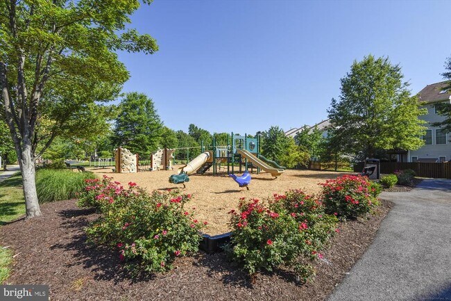 Building Photo - 272 Braxton Way