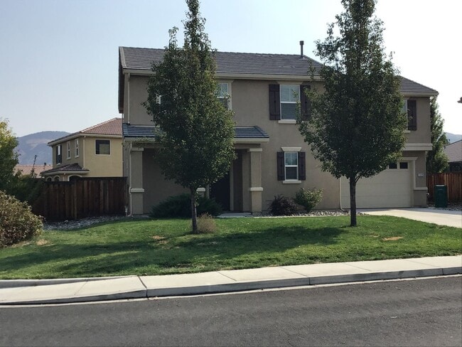 <b>Four Bedroom South Reno Two Story Home with Washer/Dryer<br><BR> - Four Bedroom South Reno Two Story Home with Washer/Dryer