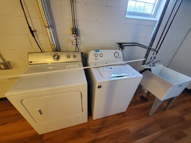 Building Photo - Gorgeous 3 bedroom 2 bath - Side by Side Duplex South Minneapolis  VIDEO TOUR