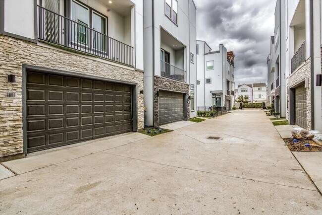 Building Photo - 8409 Hempstead Rd