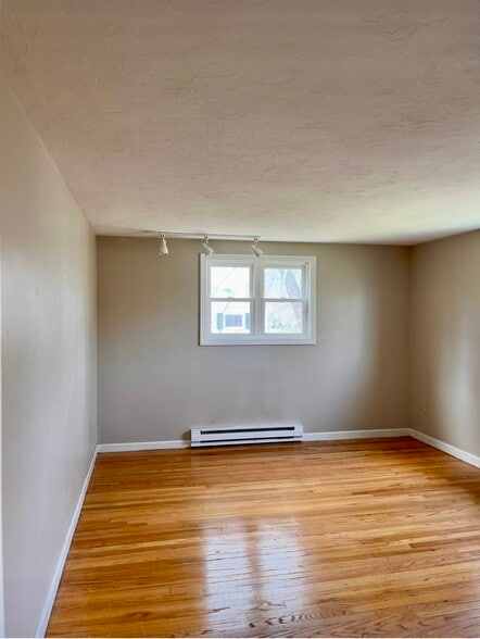 Building Photo - 8 Brookings Dr