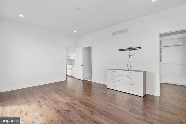Building Photo - 3213 Birchview Walk