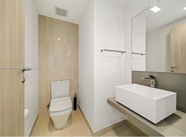 Building Photo - 1000 Brickell Plaza