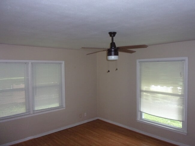 Building Photo - 1975 Tudor St