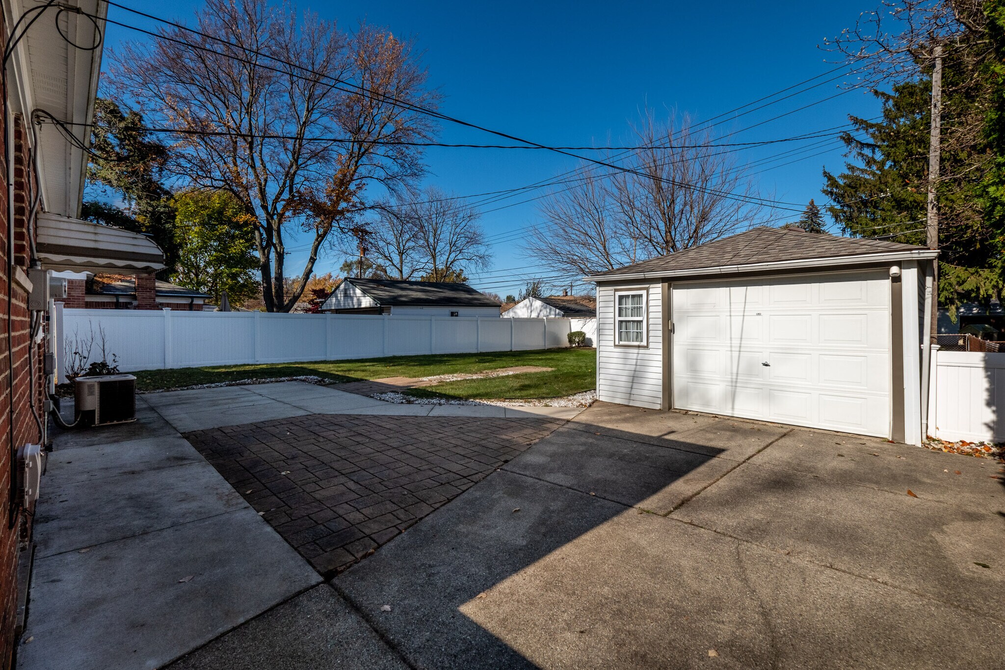 Building Photo - 429 E La Salle Ave