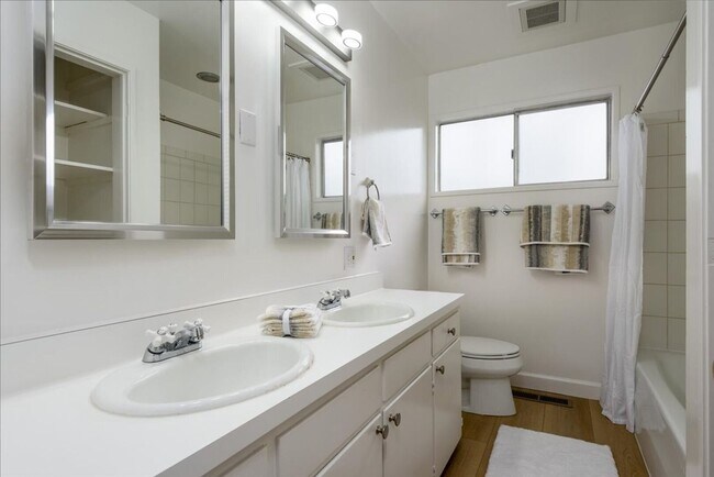 Building Photo - 726 14th Avenue-