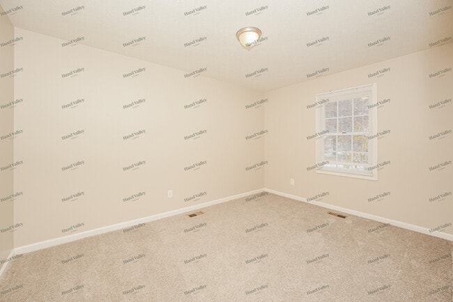 Building Photo - 15343 Sassafras Dr