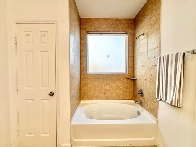 Building Photo - 11218 Beverley Pk St