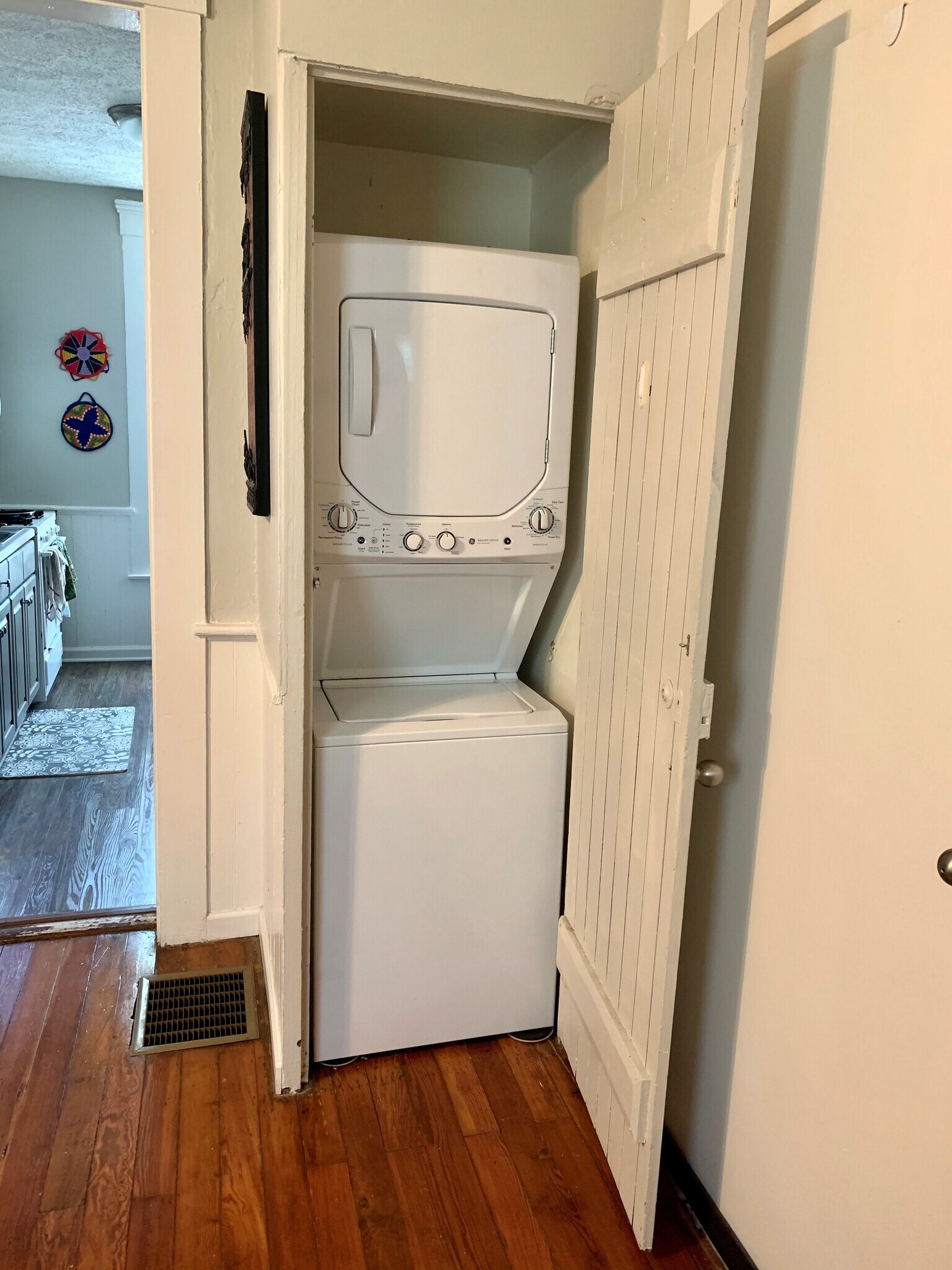 Building Photo - 141 William St