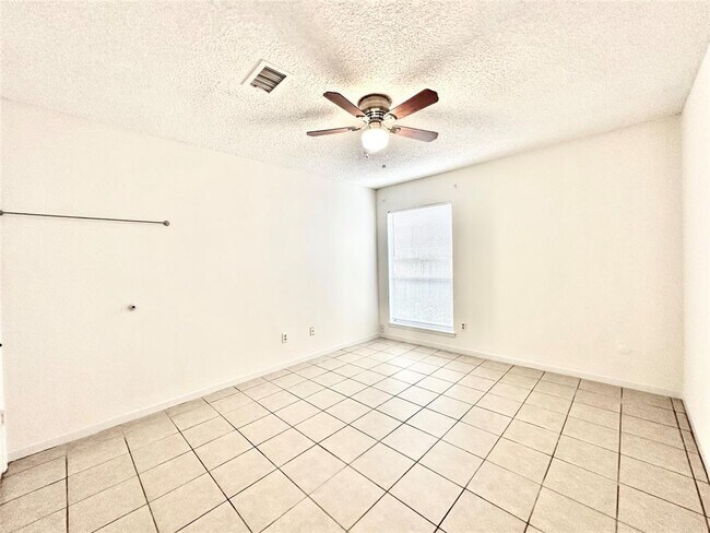 Building Photo - 6115 Briar Terrace Dr