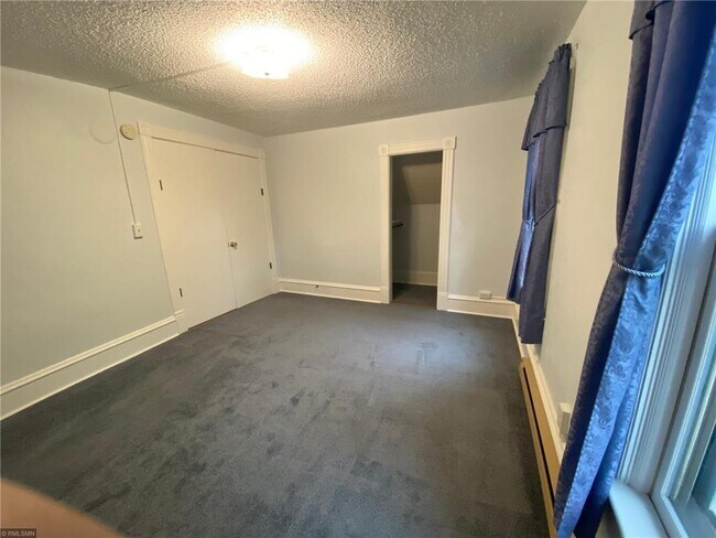Building Photo - 226 3rd Ave NE