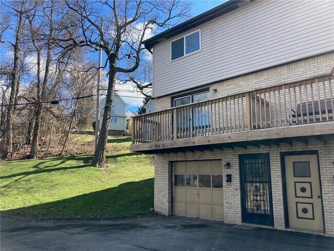 Primary Photo - 313 Mystic Ave