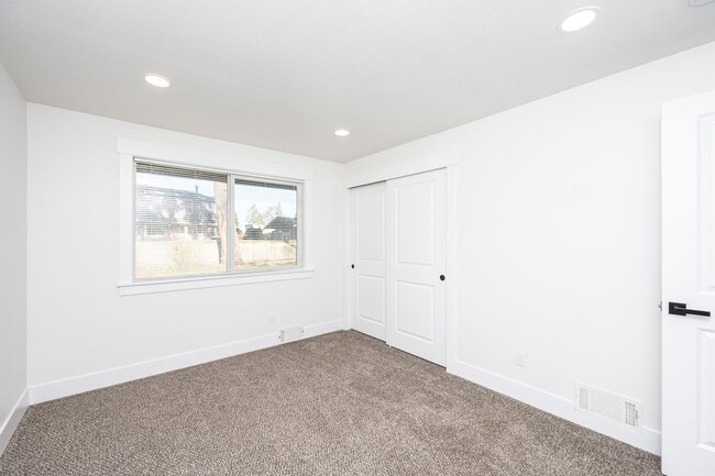 Building Photo - Lakewood Rambler 3 bedroom + Bonus