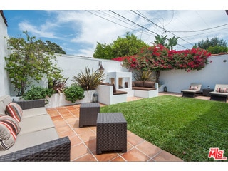 Building Photo - 9031 Rosewood Ave