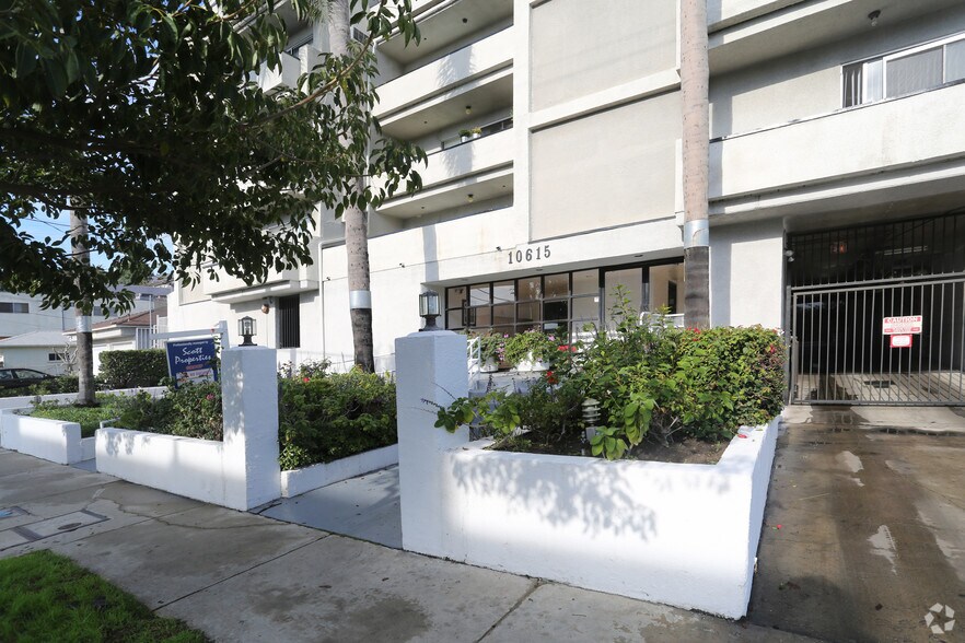 10615 Rose Ave - Rose Terrace
