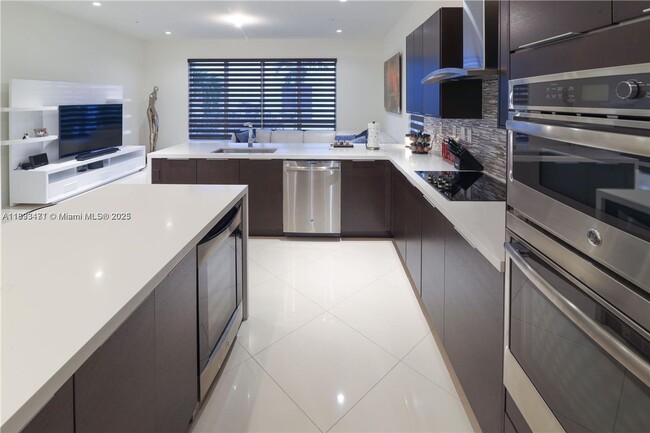 Building Photo - 10501 NW 66th St