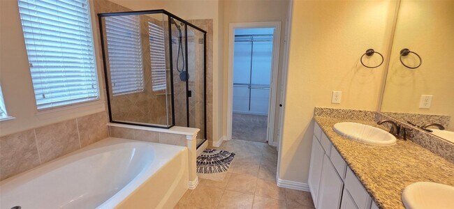 Building Photo - 3412 Canyon Lake Dr