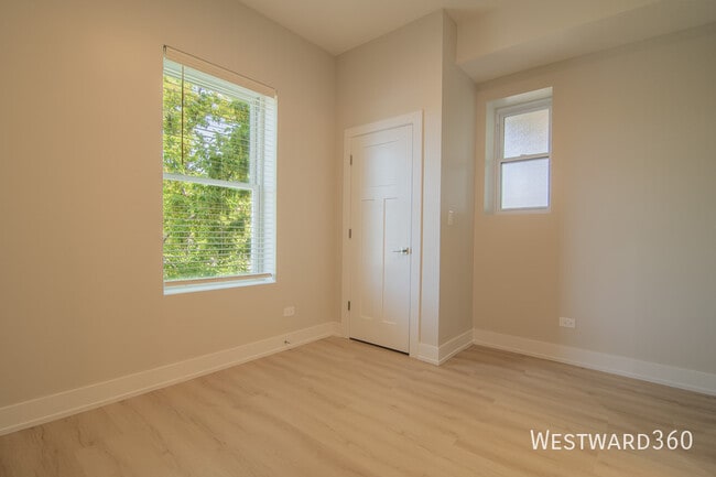 Building Photo - 1546 N Homan-3