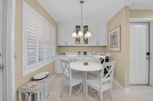 Building Photo - 817 N Ocean Blvd