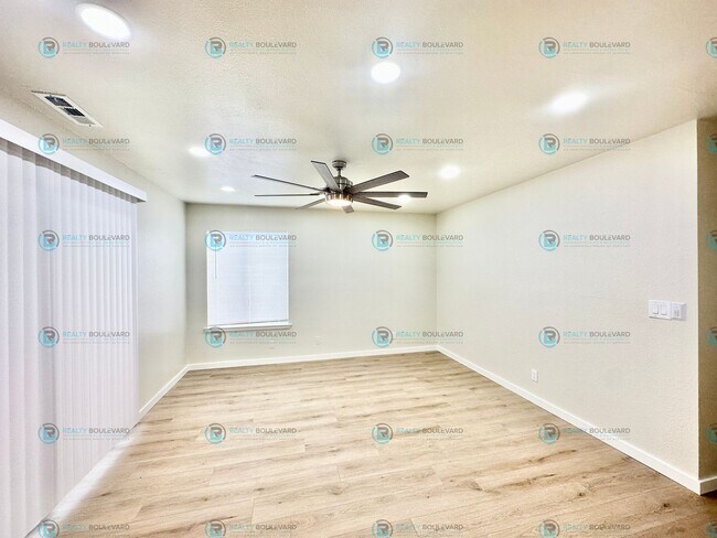 Building Photo - 2-Bedroom Condo with Modern Upgrades
