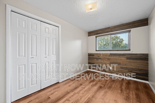 Building Photo - 306 W Maple Ave