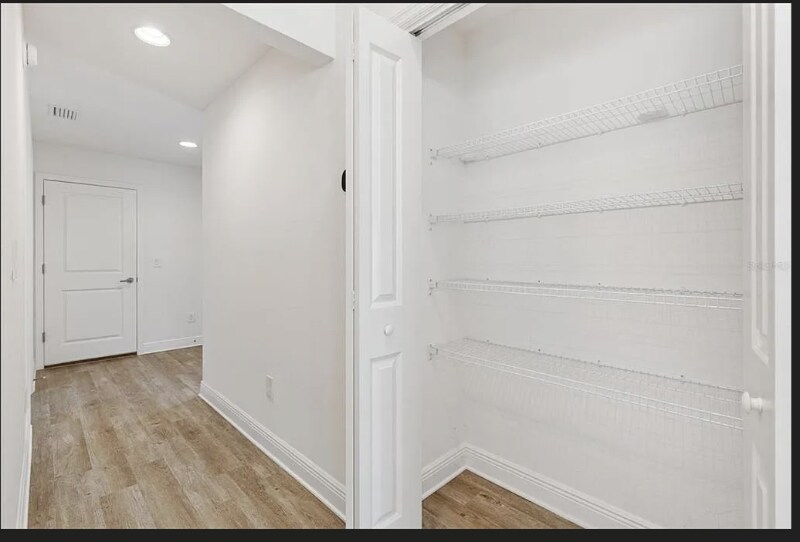 Building Photo - 6986 Elaine Ct