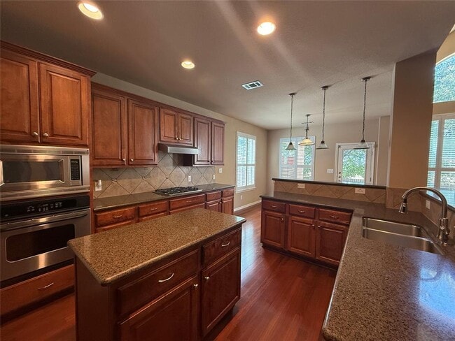 Building Photo - 9301 Castle Pines Dr