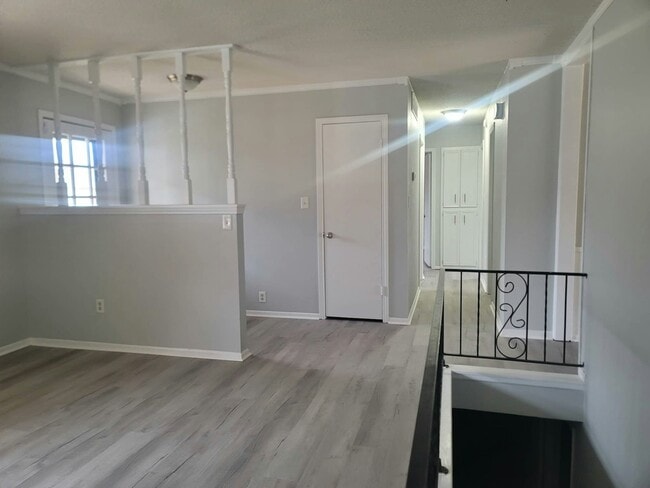 Building Photo - 621 Ridgeway Rd