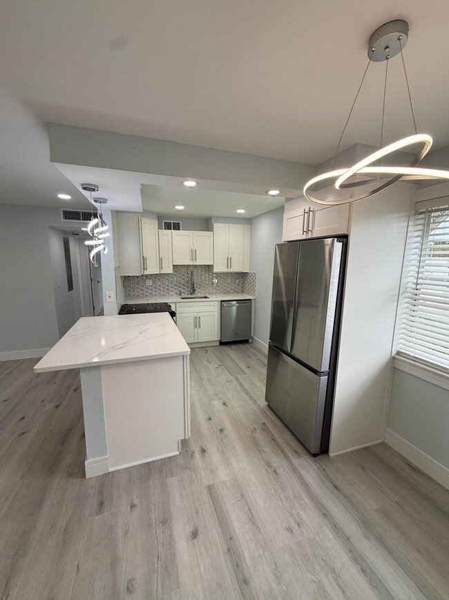 Building Photo - 216 Normandy Ln