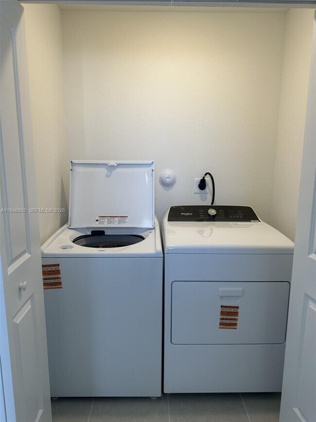 Building Photo - $2,500