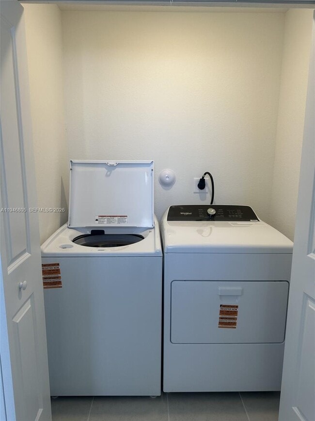 Building Photo - 2713 SE 26th Rd