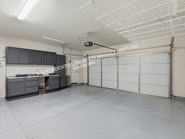 Building Photo - 10568 Desert Drifter Pl