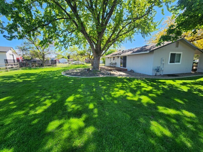 Building Photo - Great home S. Boise