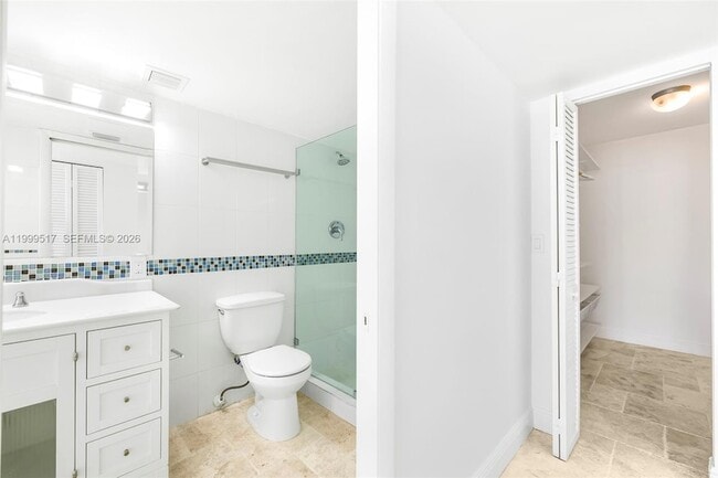 Building Photo - 1420 Brickell Bay Dr