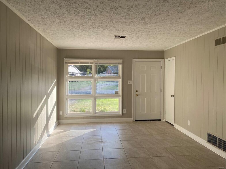 Building Photo - 1717 Robison Hill Rd