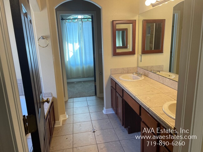 Building Photo - 1705 Aquila Dr