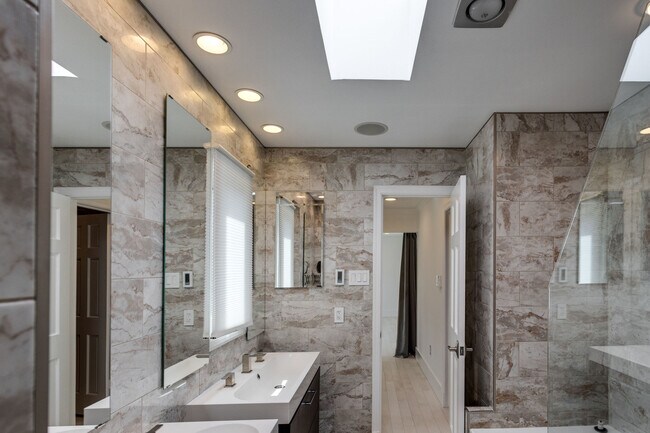 Building Photo - 4611 Charleston Terrace NW