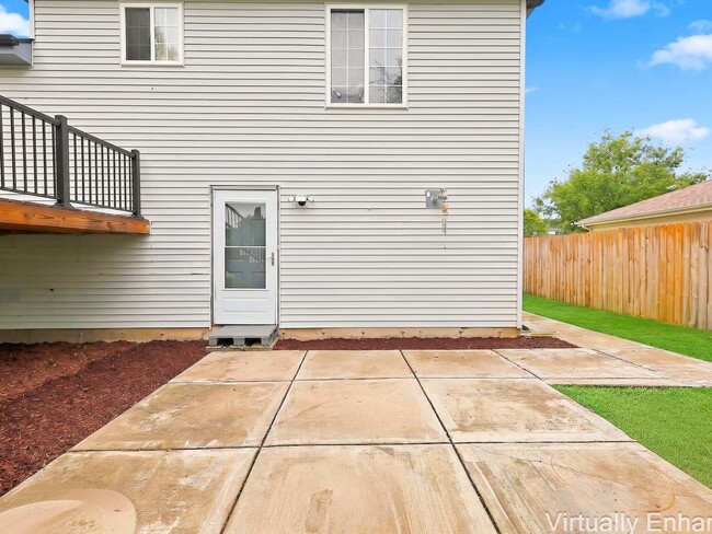 Building Photo - 2202 Mulberry Rd