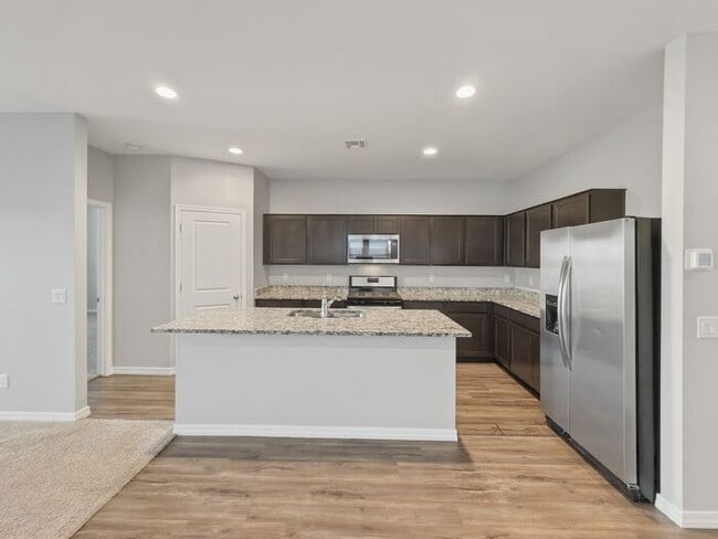 Building Photo - Spacious 4 Bedroom, 3 Bathroom home in Litchfield Park!
