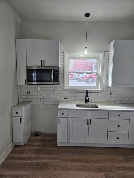 Building Photo - 533 Sumner Ct