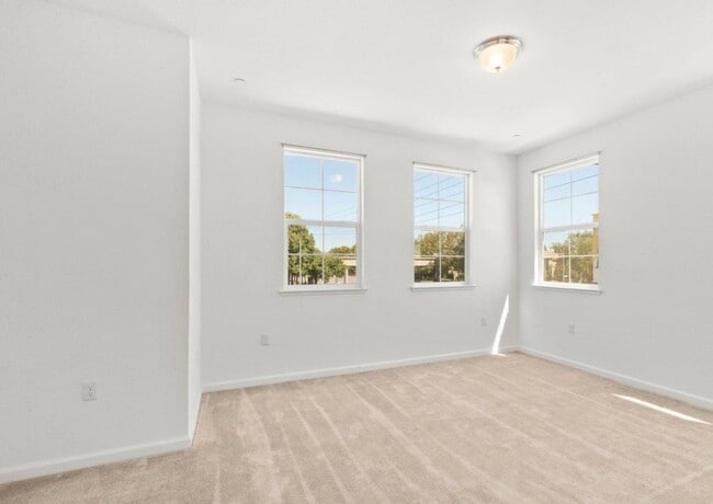 Building Photo - 4363 E Commerce Way