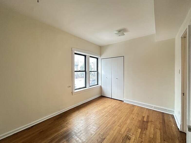 Building Photo - 3958 N Janssen Ave