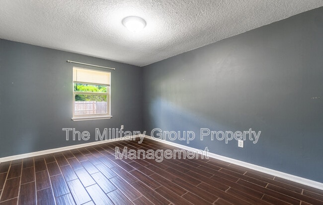 Building Photo - 4142 Oriely Dr W