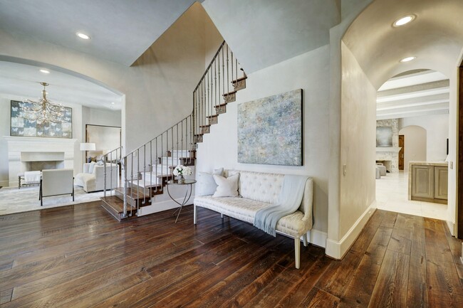 Building Photo - 5610 Lynbrook Dr