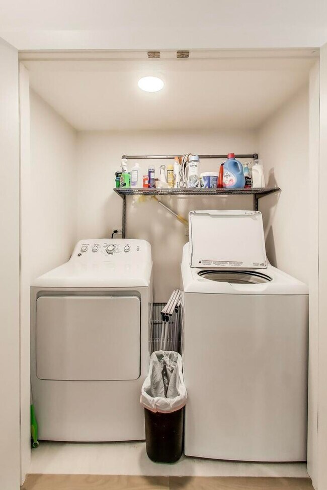 Building Photo - 1534 W Fullerton Ave